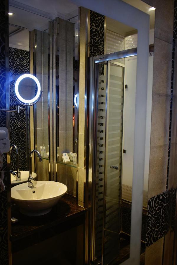 Fleet Club Mahrousa Alexandria Exterior foto A bathroom in the hotel