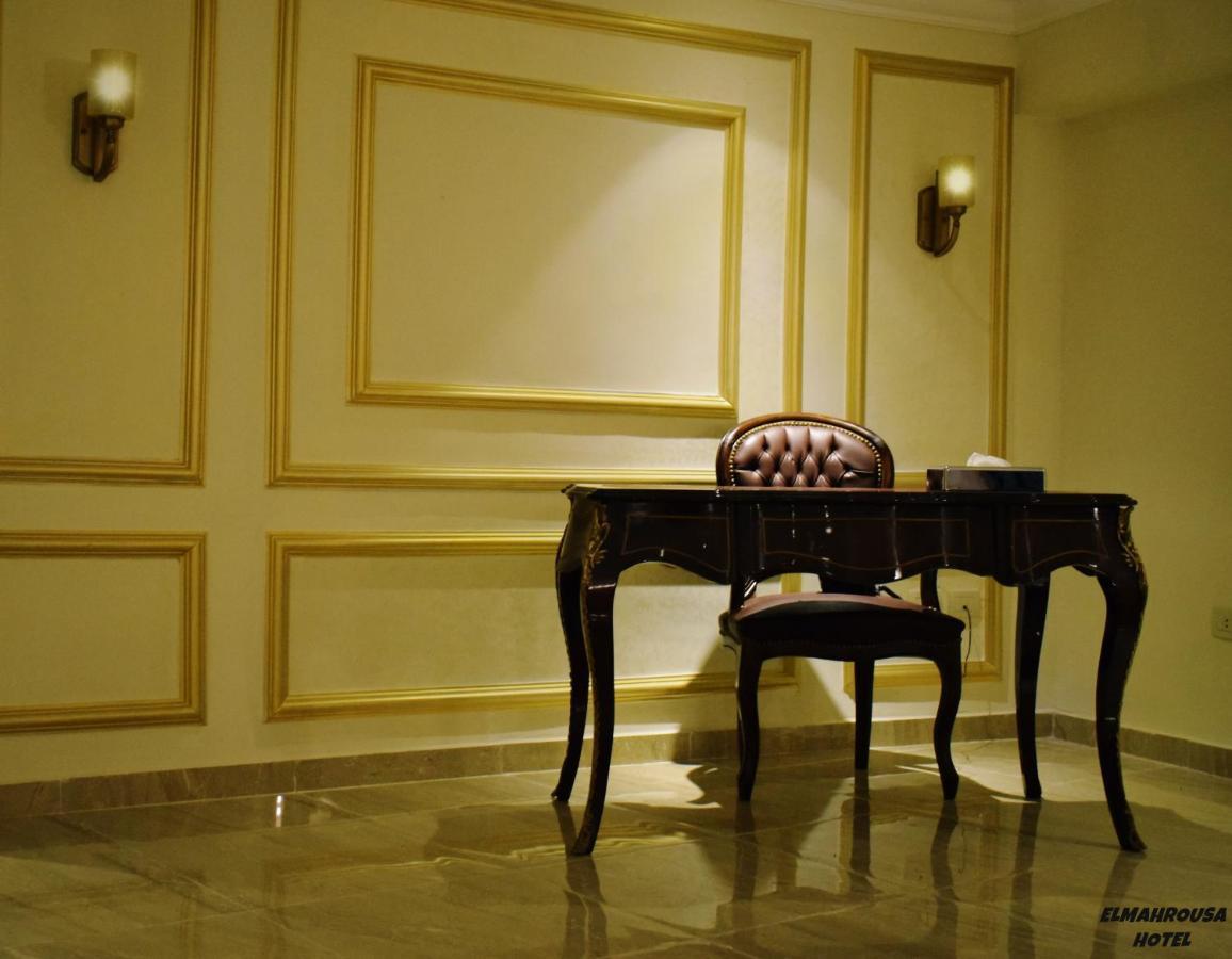 Fleet Club Mahrousa Alexandria Exterior foto A gold leafed wall